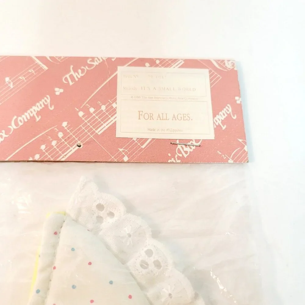 Vtg NOS It's a Small World Music Box Company Teddy Bear Embroider Baby Bib WORKS